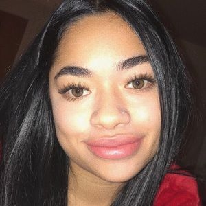 Meet your Posher, Naomy